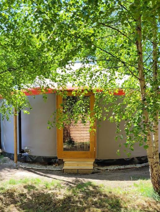 Jurta Nad Zegrzem Z Prywatnym Jacuzzi Holiday home *