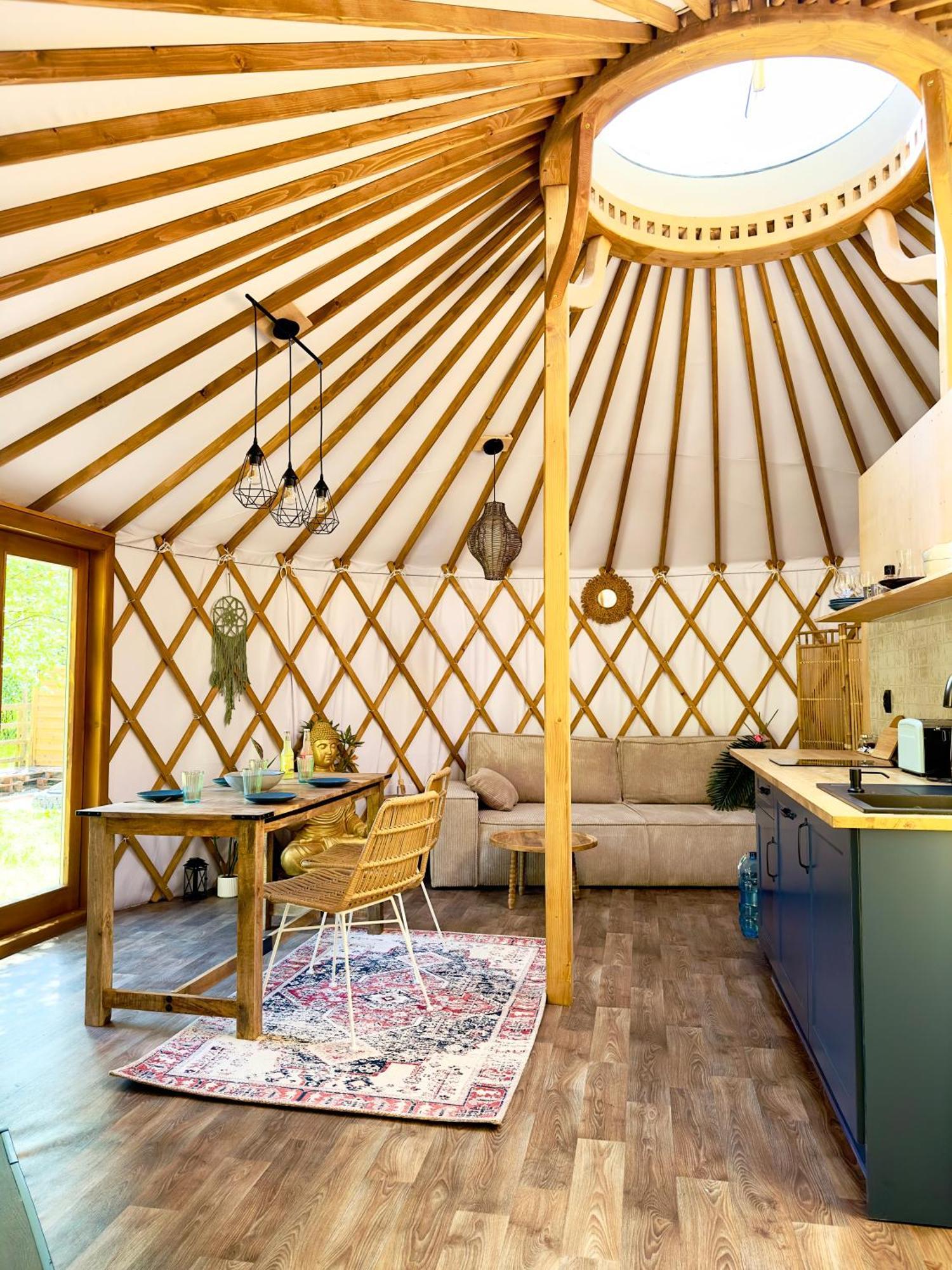 Holiday home Jurta Nad Zegrzem Z Prywatnym Jacuzzi *