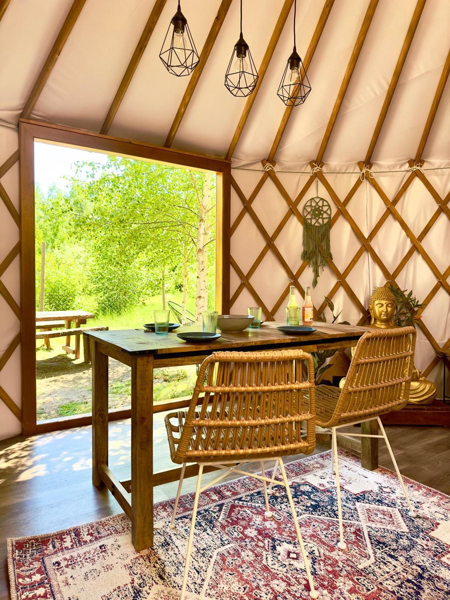 Jurta Nad Zegrzem Z Prywatnym Jacuzzi Holiday home *